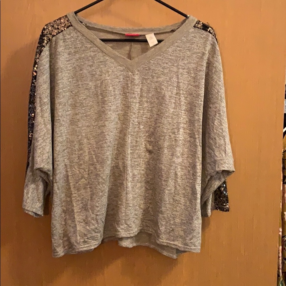 Daytrip top, brown/grey with sparkly accent arms